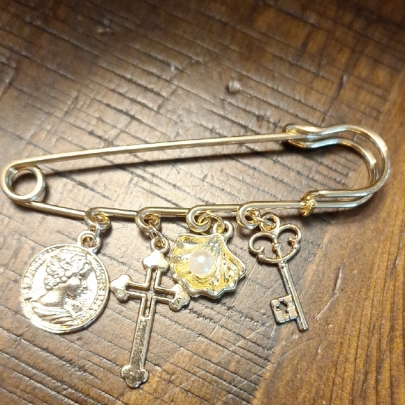 Seashell And Pearl Bag Charms - Picture 6 of 8